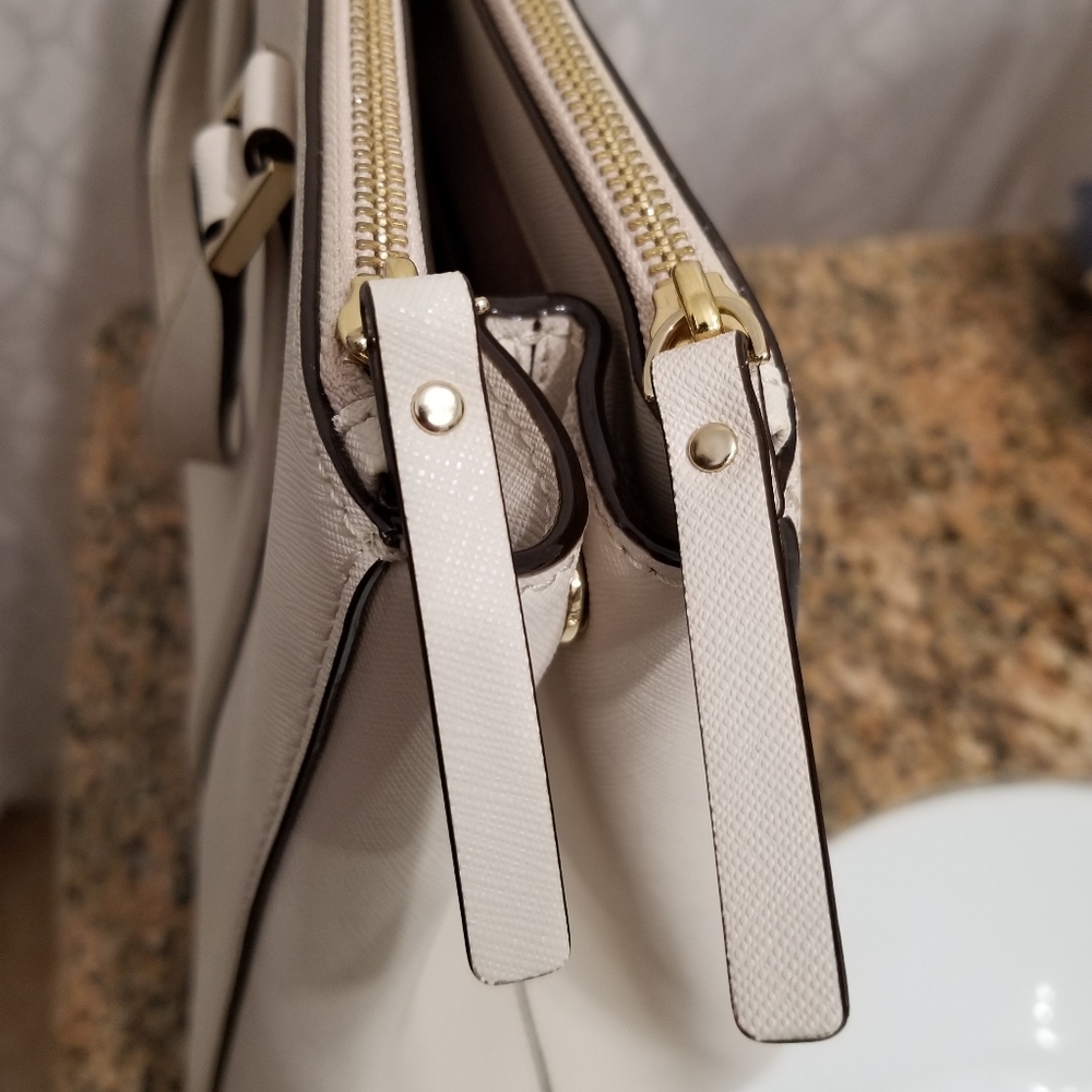 Kate Spade Purse - Picture 4 of 8
